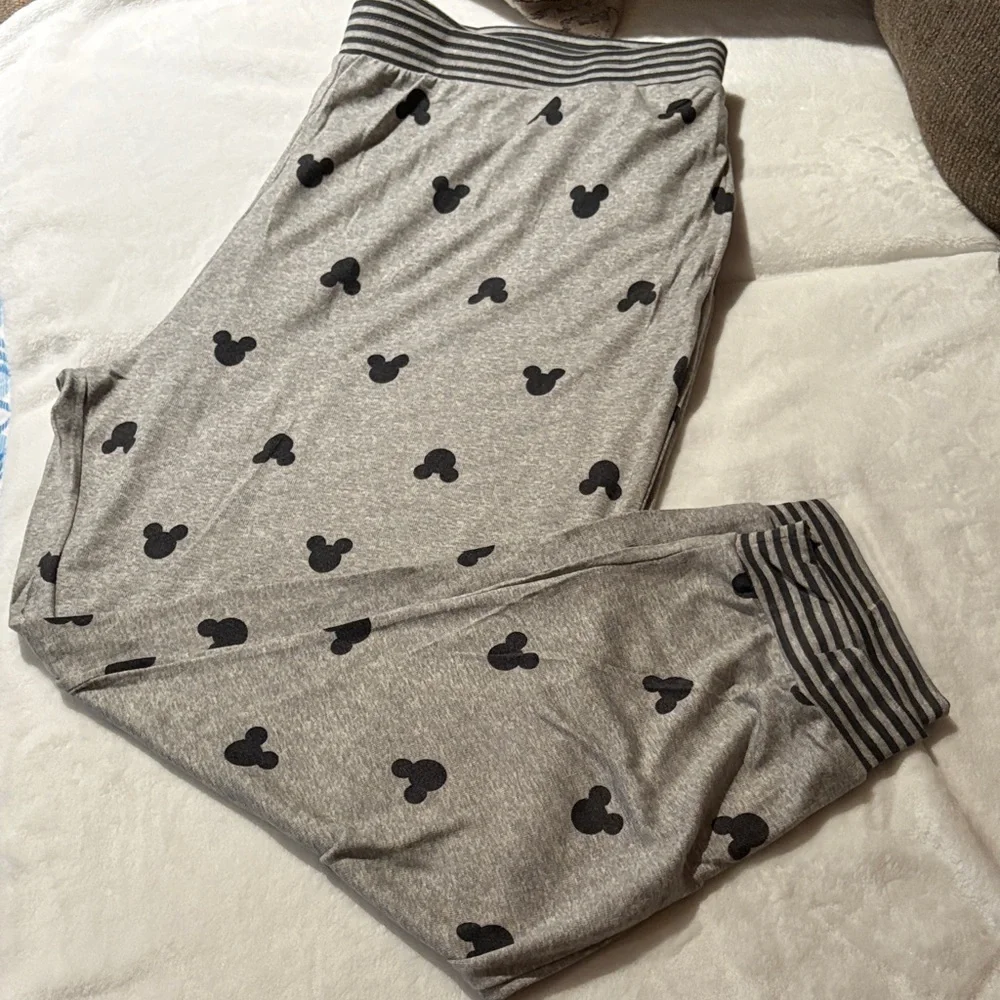Gray Pajama Women’s Set with Black Mickey Mouse Print BNWOT 3X - Picture 5 of 8